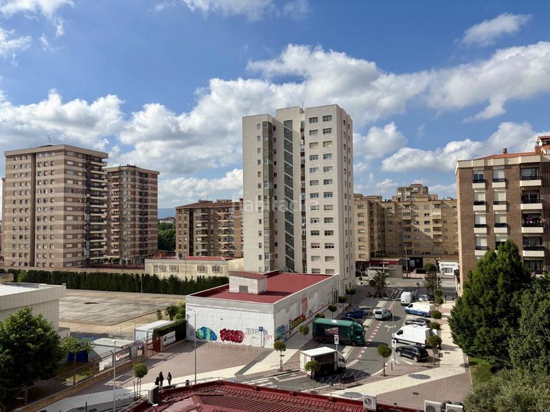 Foto 9804ac4e-409b-418b-84fe-593c51142f85. Piso buenos días! permítame presentarle este piso con un gran potencial, ideal para familias o inversores que buscan un proyecto de ref en Logroño