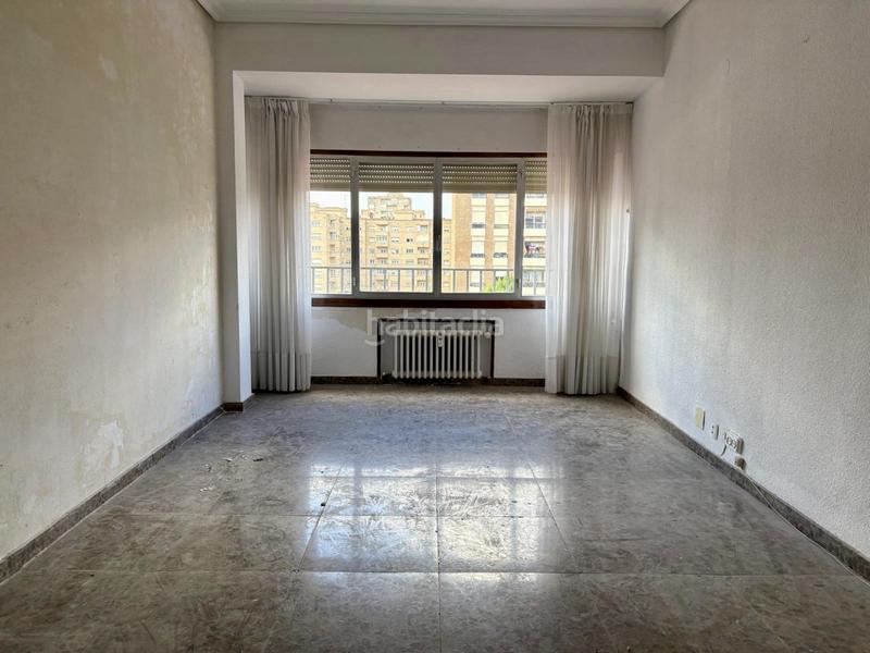Foto e2c270f1-7511-44ba-aca0-8bbaef8eaf91. Piso buenos días! permítame presentarle este piso con un gran potencial, ideal para familias o inversores que buscan un proyecto de ref en Logroño
