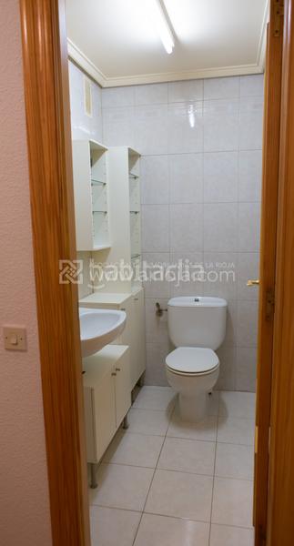 Foto c4517220-6d72-41fe-aa21-0345ad6f9f68. Pis amb calefacció aparcament a Fuenmayor