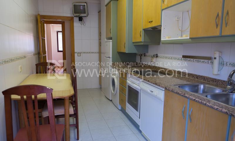 Foto e3f814bf-d583-4917-ab8b-0fa96d144b47. Pis amb calefacció aparcament a Fuenmayor