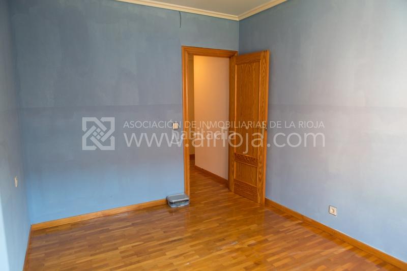 Foto fbd426a2-b8e8-468c-a194-ba47aeebac1a. Pis amb calefacció aparcament a Fuenmayor