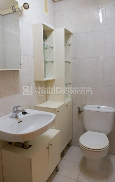 Foto febe01de-b433-494e-99fd-d698a50a9576. Pis amb calefacció aparcament a Fuenmayor