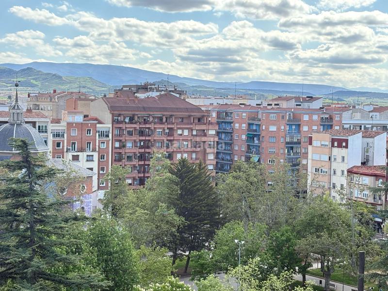 Foto 7766f015-9265-4da8-8456-ed8062fe2c94. Ático piso en venta en perez galdos en Gran Via Logroño