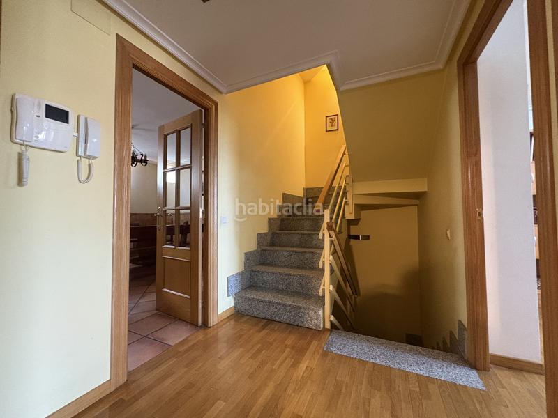 Foto dea0a500-e153-4ea2-8b4e-7bf846bfc7c7. Casa adossada amb calefacció aparcament piscina a Villamediana de Iregua