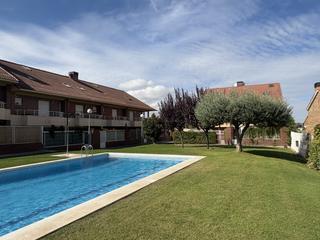 Casa adossada  Villamediana de iregua - av caballeros templarios. Chalet de gran tamao villamediana