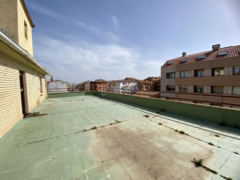 Foto b3ba593e-7a9d-4350-b39a-385c9e6faf0f. Edificio in Santo Domingo de la Calzada