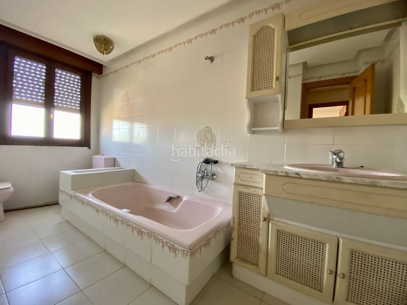 Foto e6f01bbd-9cc7-4b66-8e43-153c8eb06a77. Edificio in Santo Domingo de la Calzada