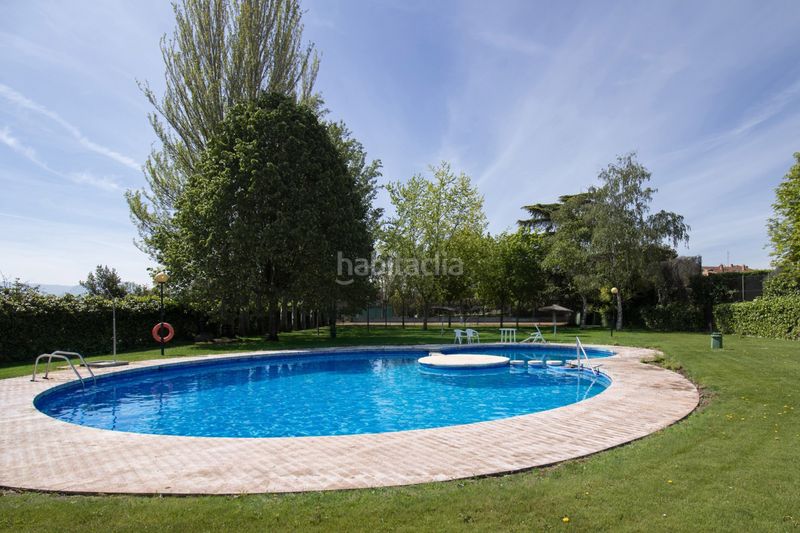 Foto 16fdd25a-f010-4ddf-a11d-fe654a1be1c0. Casa amb calefacció aparcament piscina a Avenida Madrid Logroño