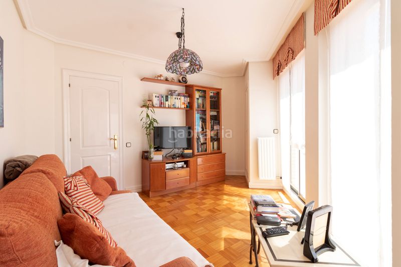 Foto 1981f3c9-1674-42d5-b69d-5c9537332c56. Casa amb calefacció aparcament piscina a Avenida Madrid Logroño