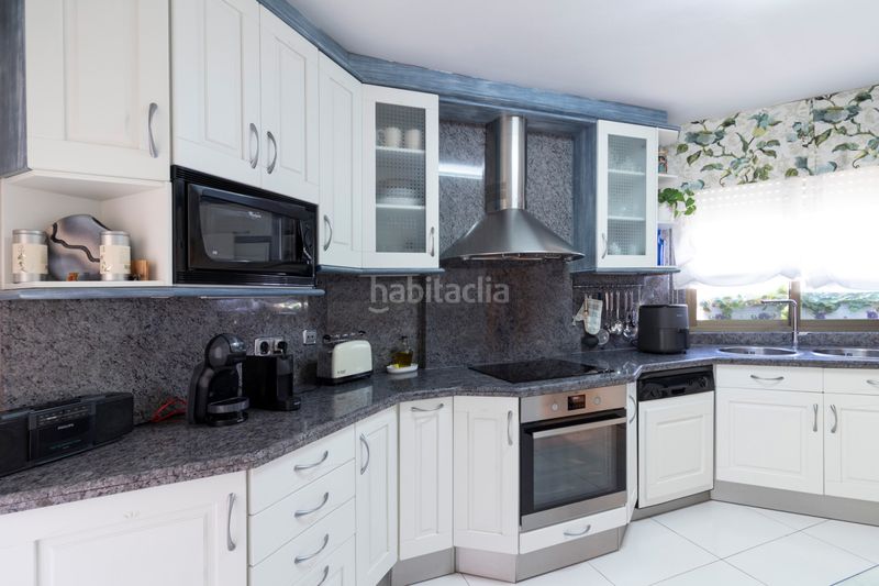 Foto 208ab54b-9c4a-4daa-9a6b-eb22f5d57379. Casa amb calefacció aparcament piscina a Avenida Madrid Logroño