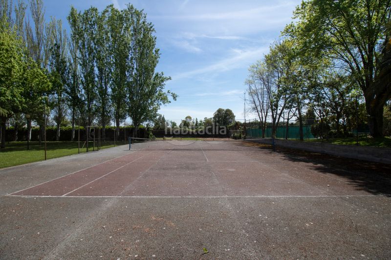 Foto 3a7cbf93-f144-4596-b025-57697018e628. Casa amb calefacció aparcament piscina a Avenida Madrid Logroño