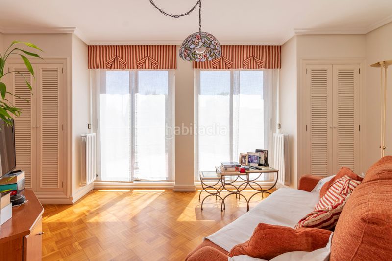 Foto 47f81159-c445-462c-a308-fa096f7e4228. Casa amb calefacció aparcament piscina a Avenida Madrid Logroño