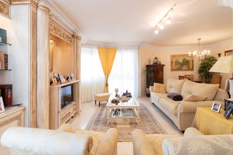 Foto 5af3e2d2-2089-4ef3-bb79-37678fefd909. Casa amb calefacció aparcament piscina a Avenida Madrid Logroño