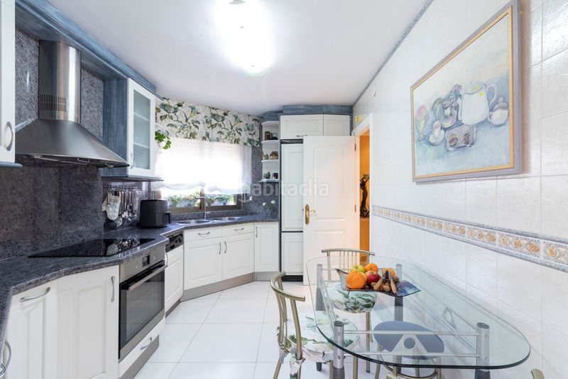 Foto a0b661cc-fb64-42b0-bd89-a3d3fa5d7781. Casa amb calefacció aparcament piscina a Avenida Madrid Logroño