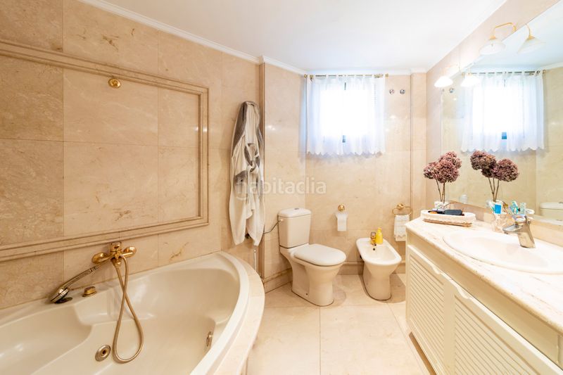 Foto e5abe554-892c-4f3e-ade4-592fb906ef61. Casa amb calefacció aparcament piscina a Avenida Madrid Logroño