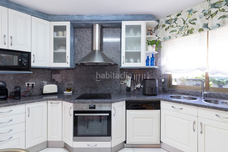 Foto ffa91714-1898-4a59-8cb8-e2295f0466d2. Casa amb calefacció aparcament piscina a Avenida Madrid Logroño