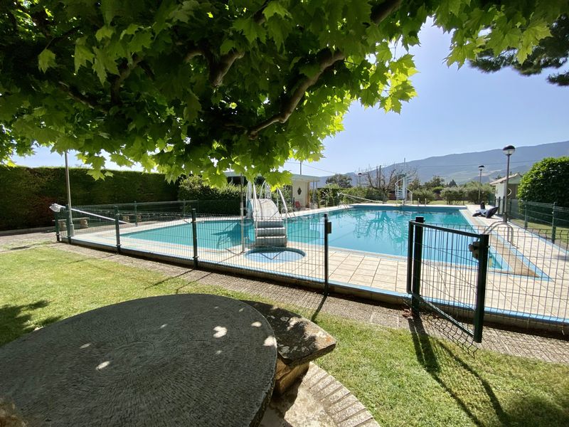 Foto a7df95bf-b90d-4696-9519-3c114cc1c626. Casa amb calefacció aparcament piscina a Nalda