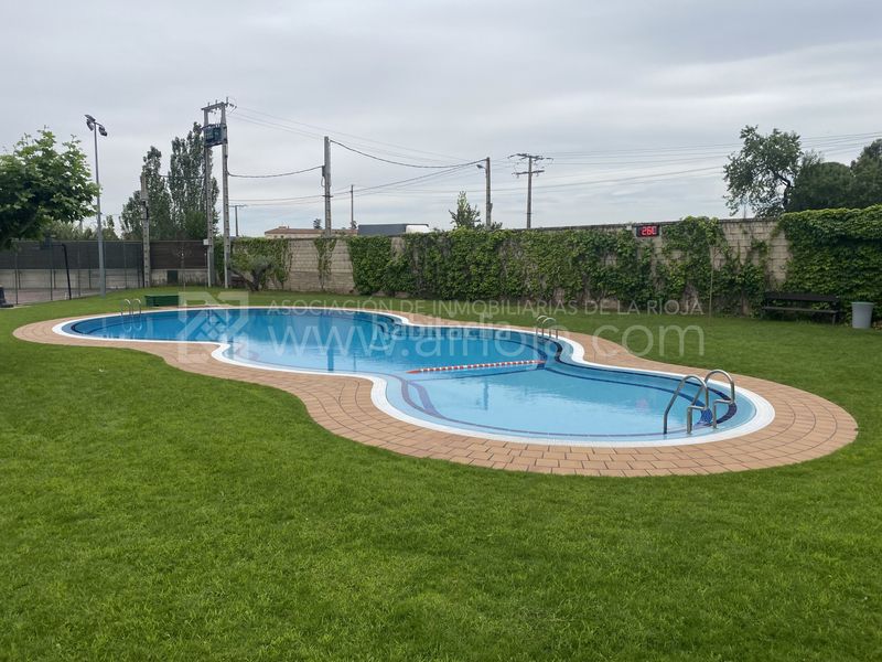 Foto 41b67372-da64-40b2-a787-f4db1ceb350b. Casa amb aparcament piscina a Avenida Madrid Logroño