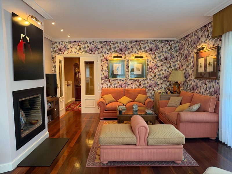 Foto 07fd9d0a-ba00-4be4-978b-91075093089a. Casa impecable chalé !!! en Anguciana