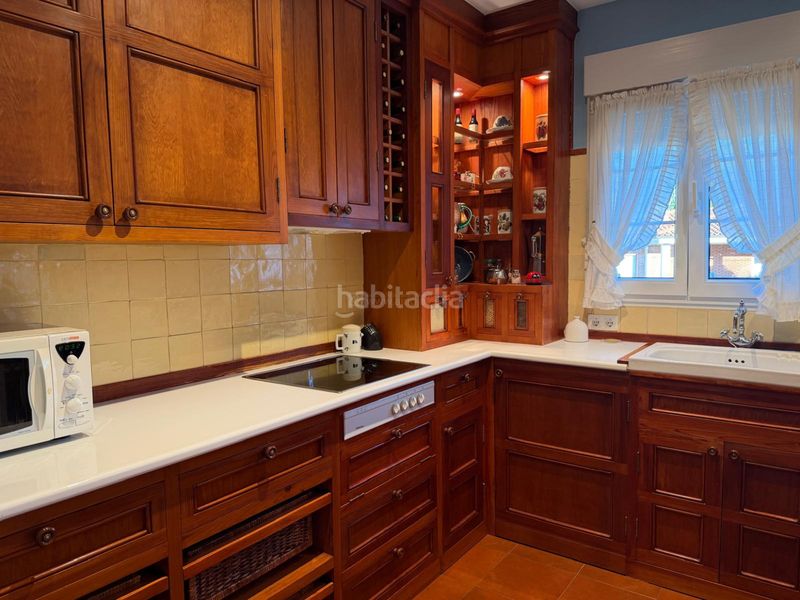 Foto e03ca717-4d6e-4b2d-bec6-b5e3177f5196. Casa impecable chalé !!! en Anguciana