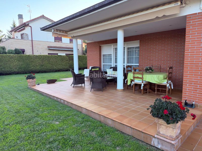 Foto f758016a-ad14-41ac-a5f5-e5bc7315016e. Casa impecable chalé !!! en Anguciana