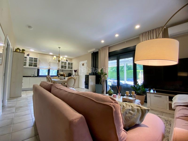 Foto f3fb4589-b26d-4990-a9e2-e6542c54aeda. Casa amb calefacció aparcament piscina a Albelda de Iregua