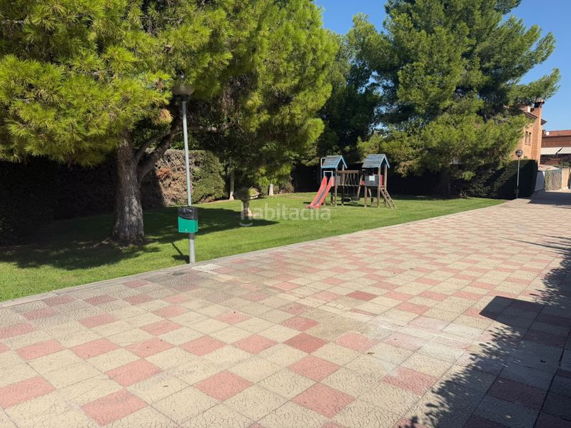 Foto 42b70a9a-dc92-4f4f-b535-69aa316e31f1. Casa amb calefacció aparcament piscina a Lardero