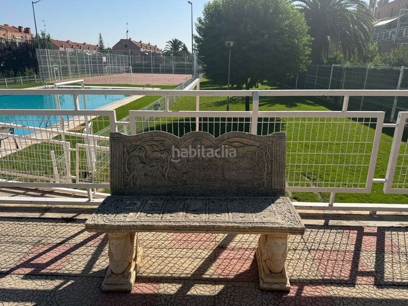 Foto 5532b09e-fd60-4d01-bd33-7270f4092bde. Casa amb calefacció aparcament piscina a Lardero