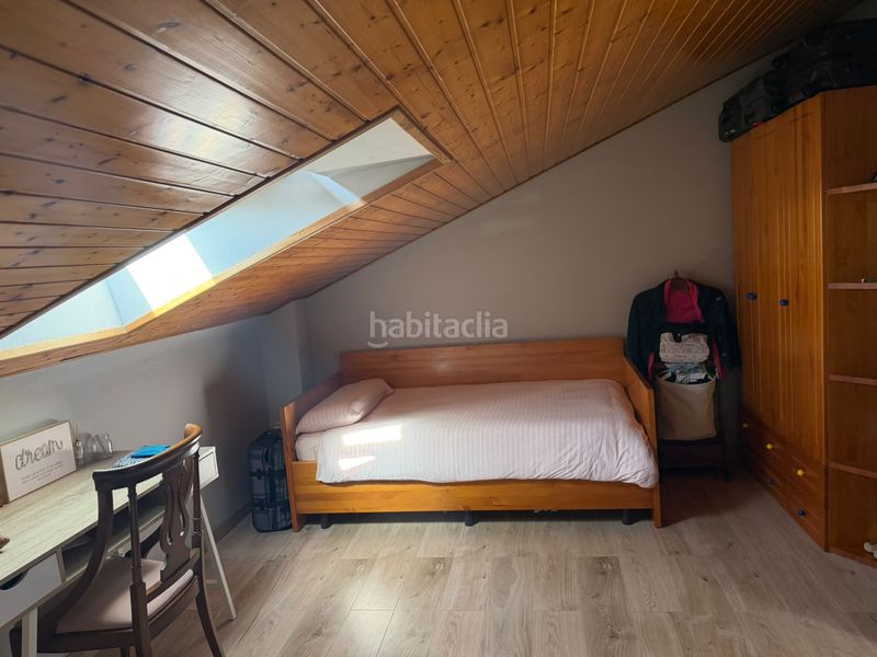 Foto 7a8b4734-fb0d-4093-b5dd-82f4aa29ba6d. Casa amb calefacció aparcament piscina a Lardero