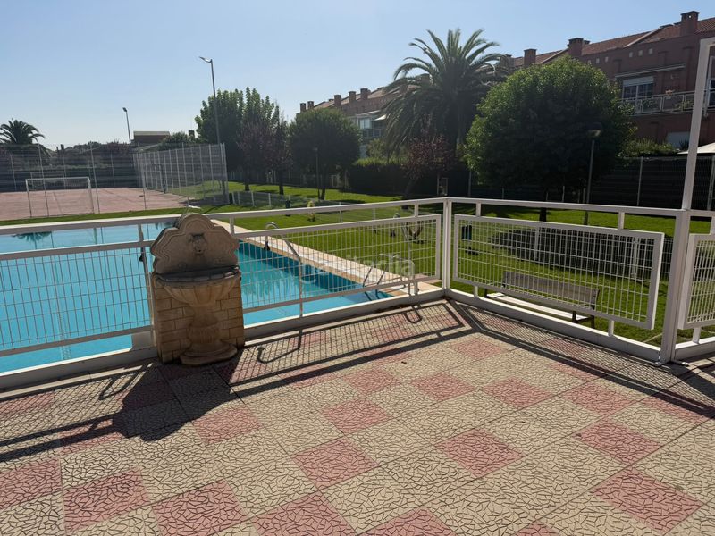 Foto 7c57ba7c-4f9e-4da1-a337-ce7d7f7e3e85. Casa amb calefacció aparcament piscina a Lardero
