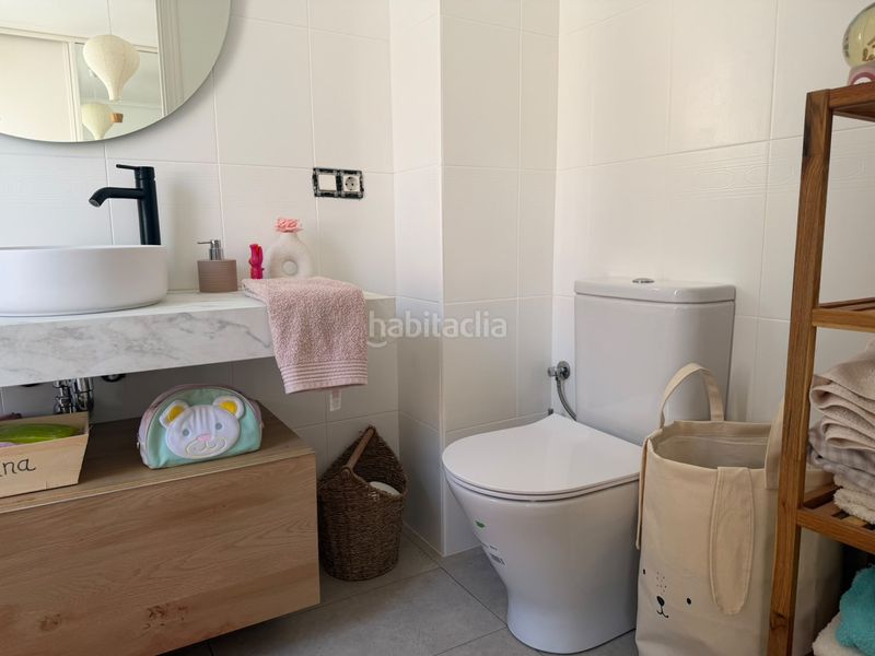 Foto cf06a5fa-31a3-4b9a-8998-c33cbc79194f. Casa amb calefacció aparcament piscina a Lardero