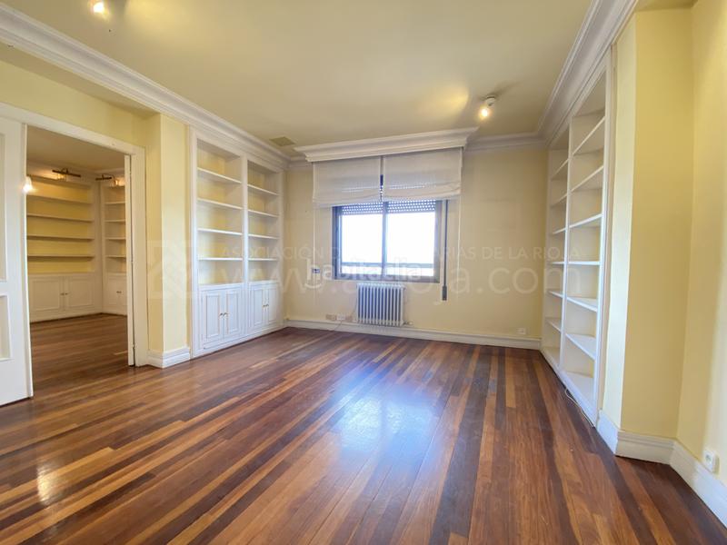 Foto 00a6a295-0fec-4e18-905c-91147a551fe5. Pis amb calefacció a Gran Via Logroño