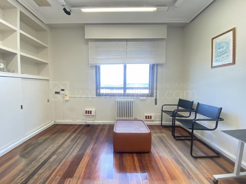 Foto 4a4c4c1f-fe37-44da-90e9-26ae0b9ee57a. Pis amb calefacció a Gran Via Logroño