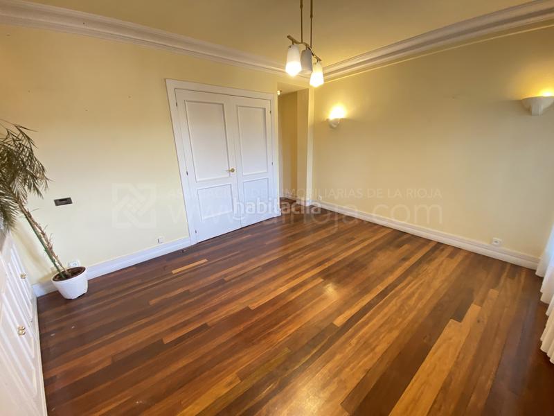 Foto 6bb707b1-fda4-4c27-b22c-3df2c5a50085. Pis amb calefacció a Gran Via Logroño