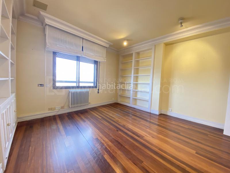 Foto 8a34d1e8-88d2-44e7-8fdd-b259606cc71c. Pis amb calefacció a Gran Via Logroño