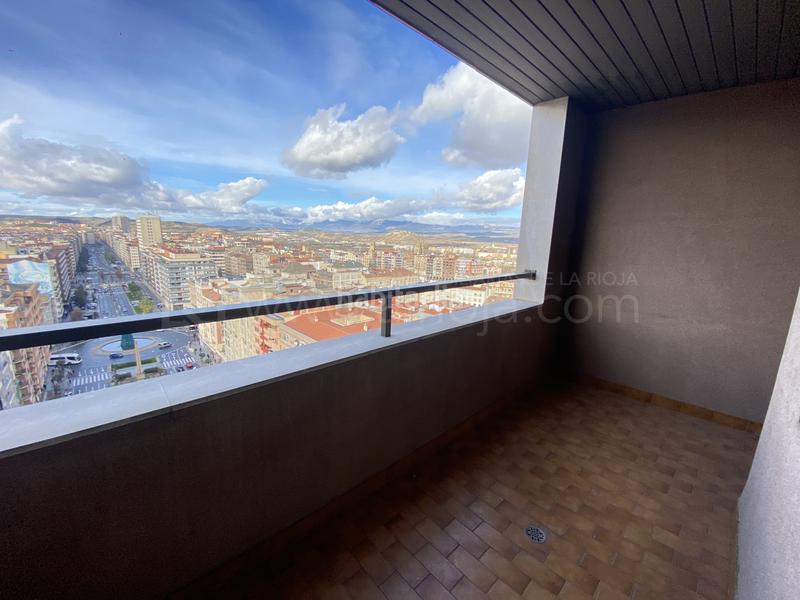 Foto caccf68f-26a5-4626-bd32-66d2d8f5beaf. Pis amb calefacció a Gran Via Logroño