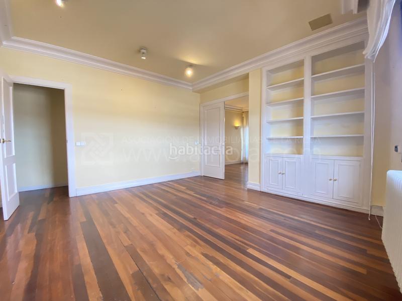 Foto d3fd33c8-19f8-4564-88d7-f61f6337303a. Pis amb calefacció a Gran Via Logroño