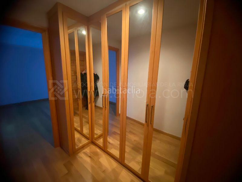 Foto 02bf1f28-cf5f-4bd4-ac42-702a64f1c907. Flat with heating in Gran Via Logroño