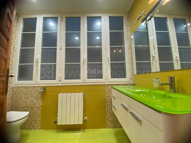 Foto 3a5a589a-ff79-468b-8631-fe685689e43c. Flat with heating in Gran Via Logroño