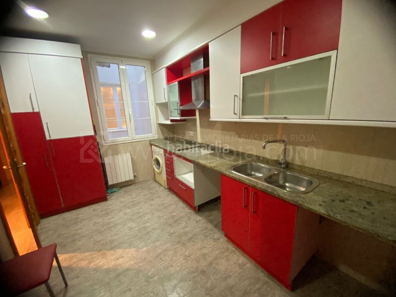 Foto 3d8a7a30-f2d8-48d3-badb-7c634df2af34. Flat with heating in Gran Via Logroño