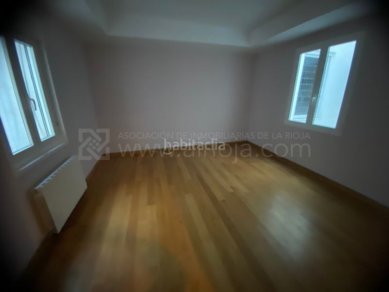 Foto 6ff650c1-4e3a-4235-88da-b2c0d5b00187. Flat with heating in Gran Via Logroño