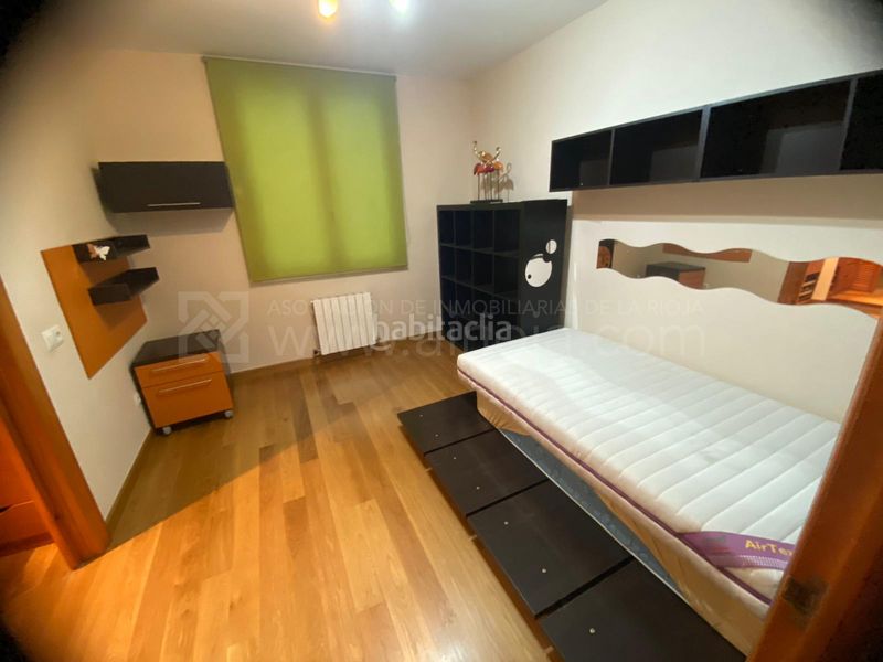 Foto 982ba189-e883-4ea5-b943-18a69ba0492f. Flat with heating in Gran Via Logroño
