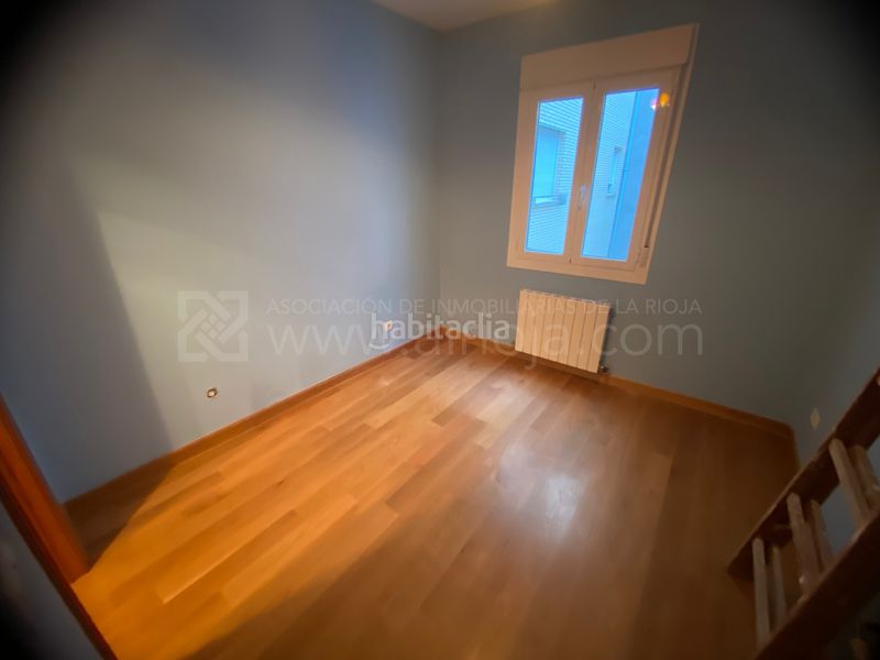 Foto cffdbbe8-a6d8-438f-b666-ab1b94ac05b3. Flat with heating in Gran Via Logroño