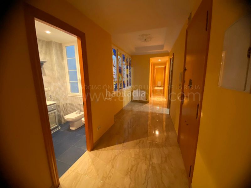 Foto d056dbf7-899b-4b5f-9f62-b5867fa4145c. Flat with heating in Gran Via Logroño