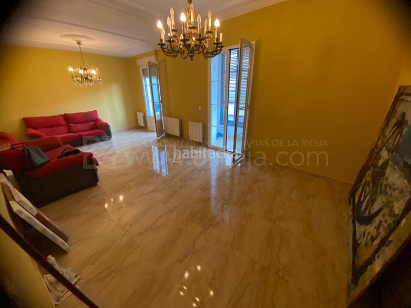 Foto e3a2eb15-0f9c-4dc5-988d-172b51535b9e. Flat with heating in Gran Via Logroño