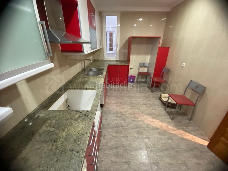Foto ebb89f69-9ba7-458b-af05-2d5e4affd58f. Flat with heating in Gran Via Logroño