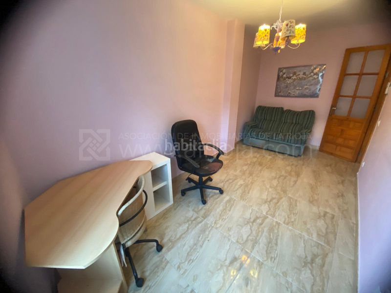Foto ef08846f-9dce-4e1f-873e-076635dac3c8. Flat with heating in Gran Via Logroño