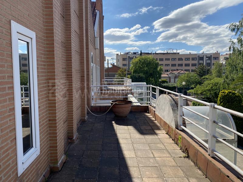 Foto 0545398a-3270-4f48-b822-c14425ee0959. Maison jumelée avec chauffage parking piscine dans Avenida Madrid Logroño