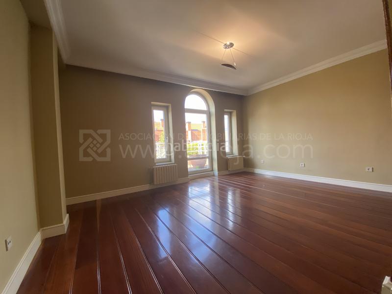 Foto 091d17eb-62d4-42c3-a996-4aa79ac93c17. Maison jumelée avec chauffage parking piscine dans Avenida Madrid Logroño