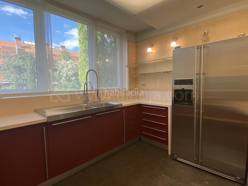 Foto 099910cb-f763-4181-9842-478ded8883e9. Maison jumelée avec chauffage parking piscine dans Avenida Madrid Logroño